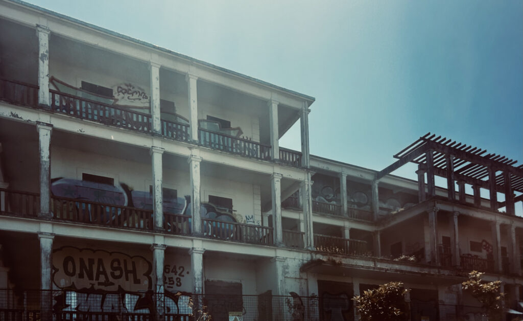 photographie de la série intitulé "ville de cilaos" qui rend compte des enjeux économiques de la ville